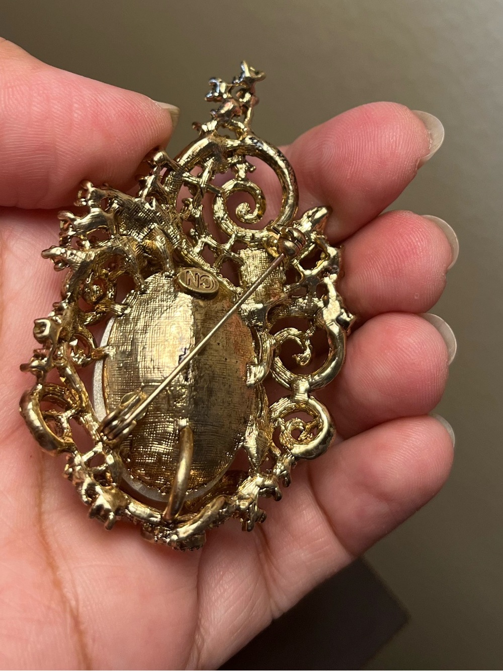Fashion jewelry statement brooch - Like new - Picture 5 of 7